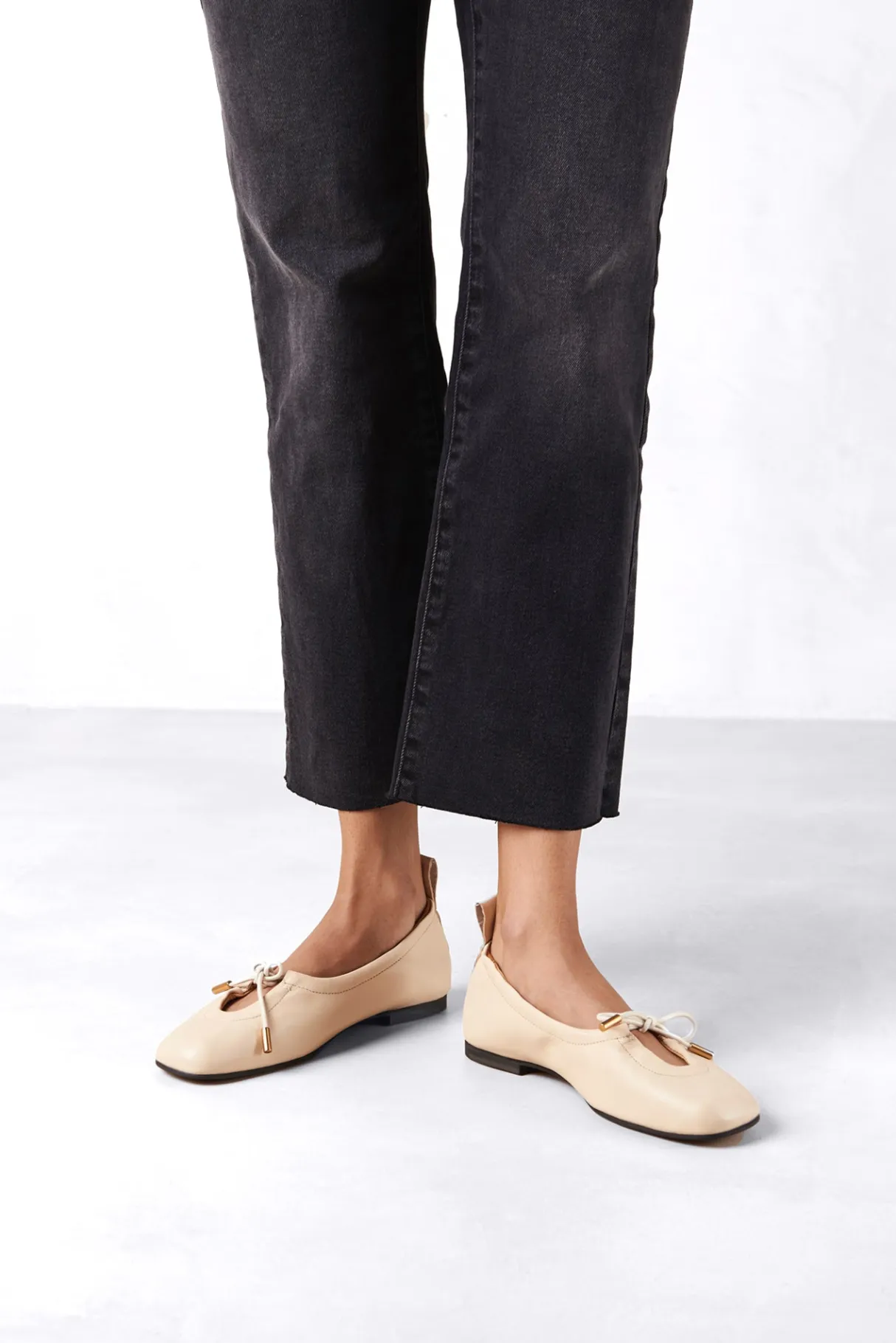 Amour Vert Alohas Rosalind Leather Ballet Flat Cream Sale