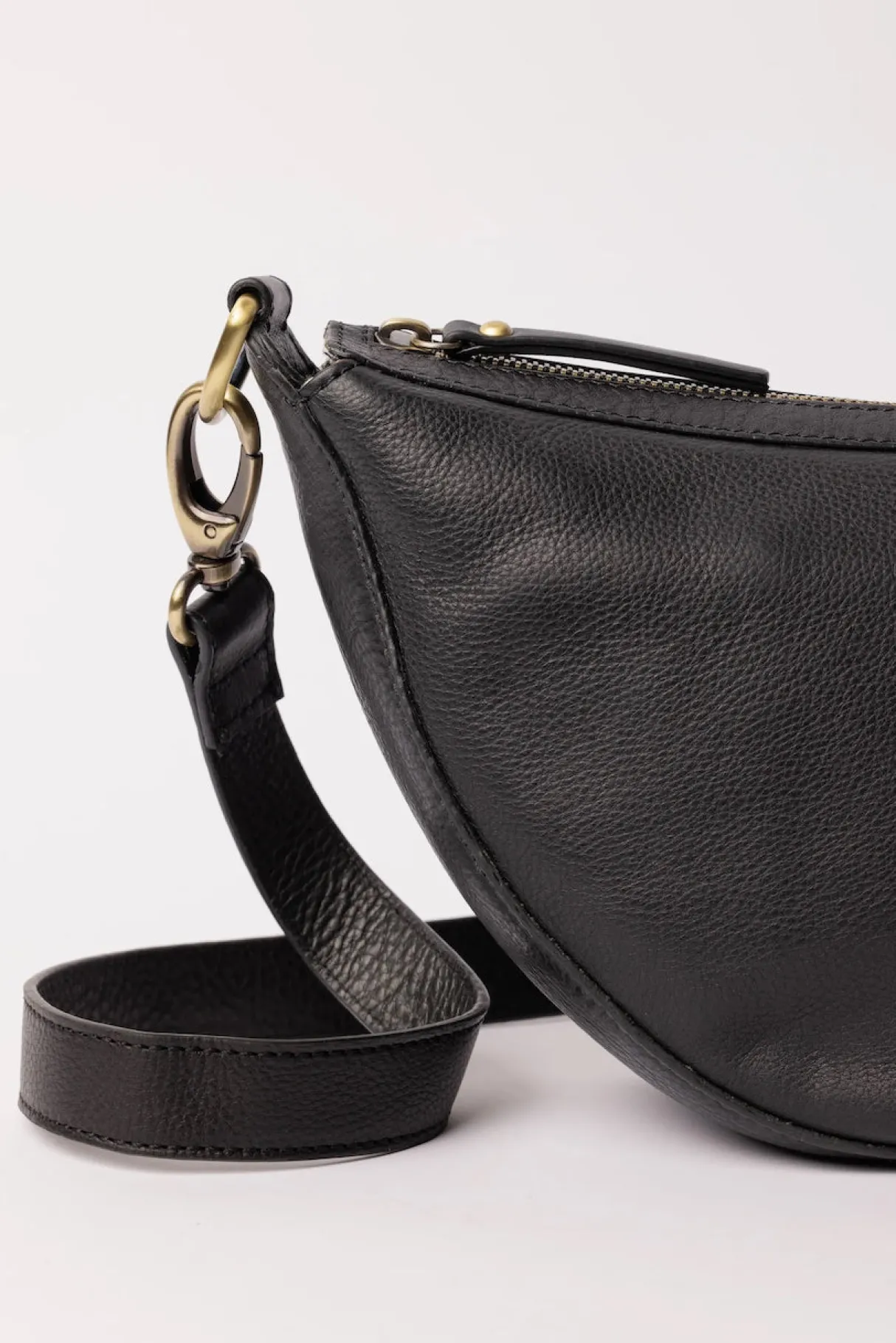 Amour Vert O My Bag Leo Crossbody Bag Black Outlet