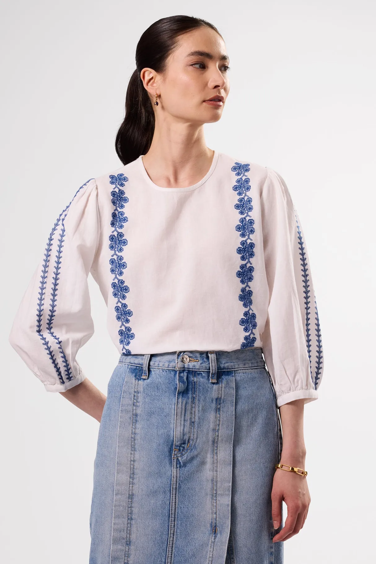 Amour Vert Placed Embroidery Blouse WhiteCobaltEmbroidery New