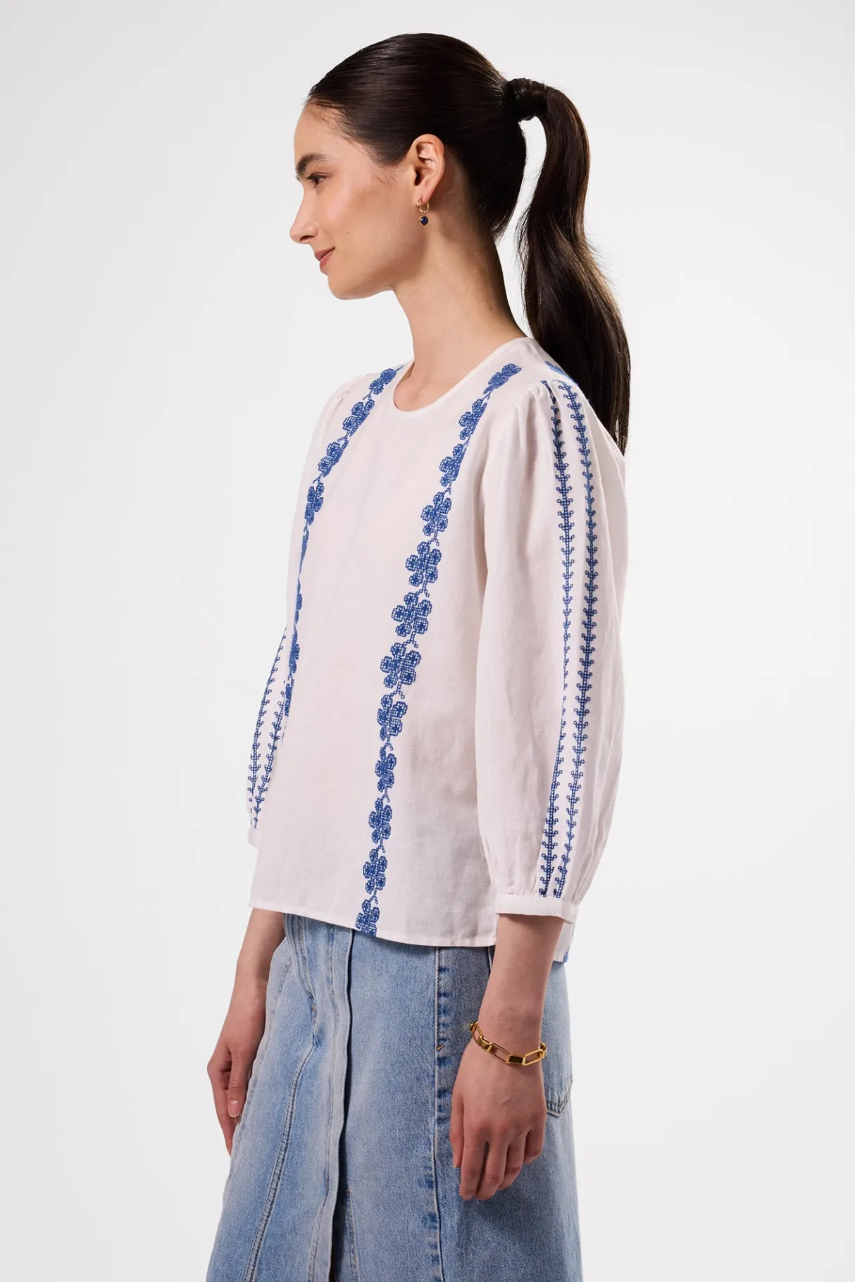 Amour Vert Placed Embroidery Blouse WhiteCobaltEmbroidery New